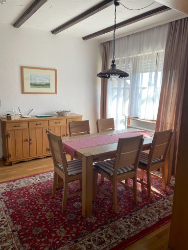 Blick vom Wohnzimmer ins Esszimmer