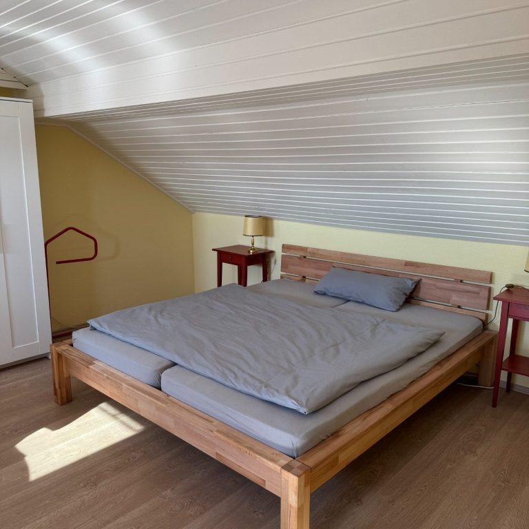 Das große Schlafzimmer im Dachgeschoss