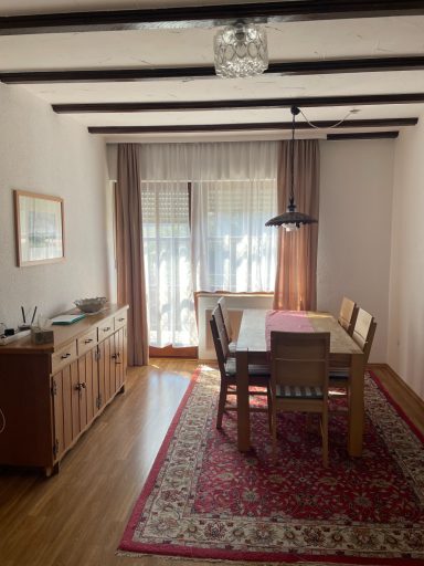 Esszimmer von der Küche kommend